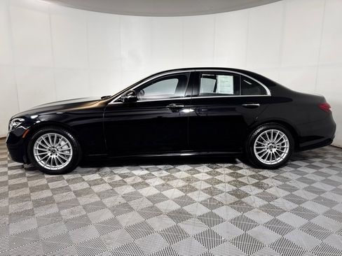 Used 2022 Mercedes-Benz E 350 4MATIC Sedan image 3