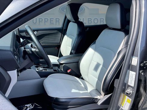 Certified 2025 Ford Escape SE FWD image 25