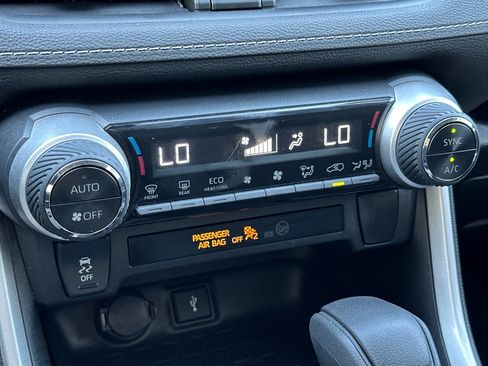 Used 2021 Toyota RAV4 LE image 20