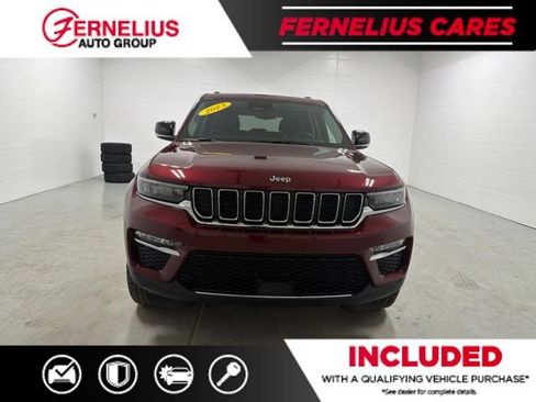 Used 2023 Jeep Grand Cherokee Limited AWD/4WD image 2