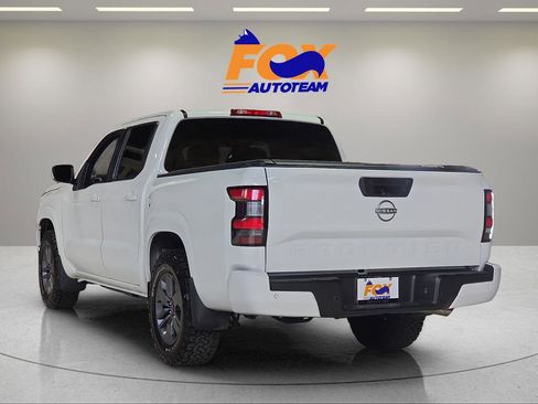 Used 2025 Nissan Frontier SV image 3