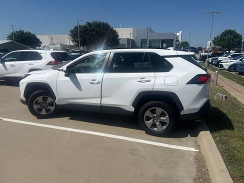 Used 2025 Toyota RAV4 XLE FWD image 6