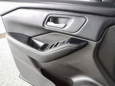 Used 2024 Nissan Rogue SV image 21