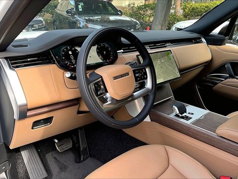 New 2026 Land Rover Range Rover Long Wheelbase SE image 4