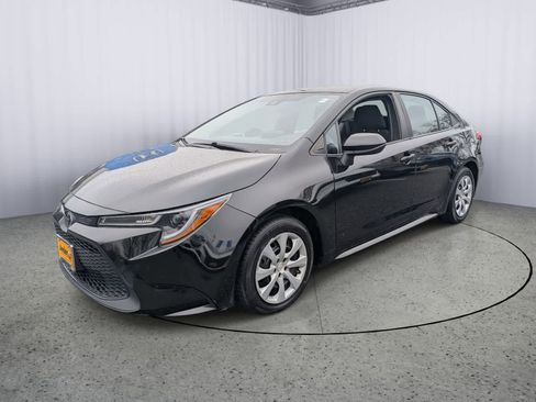 Used 2022 Toyota Corolla LE image 6