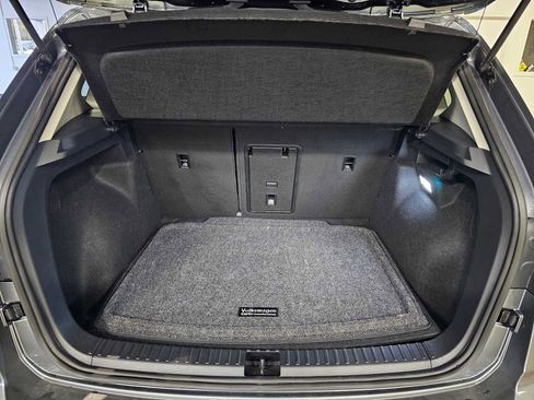 Certified 2025 Volkswagen Taos SE image 16