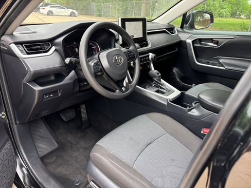 Used 2025 Toyota RAV4 XLE image 8