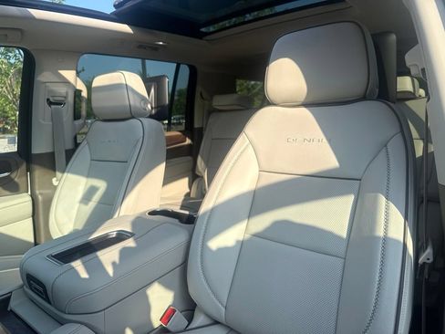 Used 2024 GMC Yukon XL Denali w/ Denali Reserve Package AWD/4WD image 15
