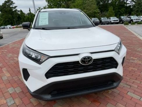 Used 2020 Toyota RAV4 LE FWD image 4