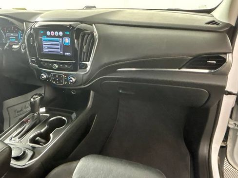 Used 2018 Chevrolet Traverse LT FWD image 32
