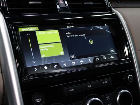 Used 2017 Land Rover Discovery HSE image 18