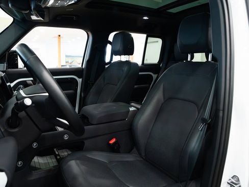 Used 2023 Land Rover Defender 130 SE AWD/4WD image 17