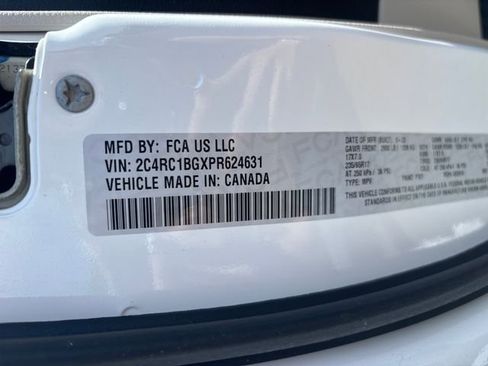 Used 2023 Chrysler Pacifica Touring-L FWD image 30