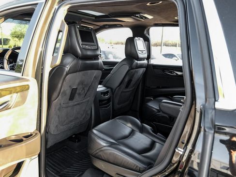 Used 2019 Cadillac Escalade Platinum image 43