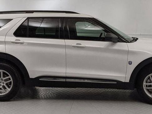 Certified 2025 Ford Explorer Active RWD image 2