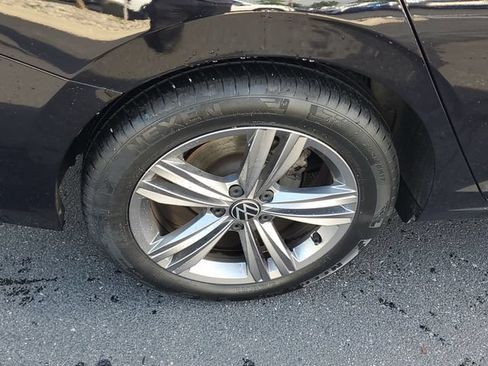 Used 2023 Volkswagen Jetta SE w/ Panoramic Sunroof Package FWD image 5