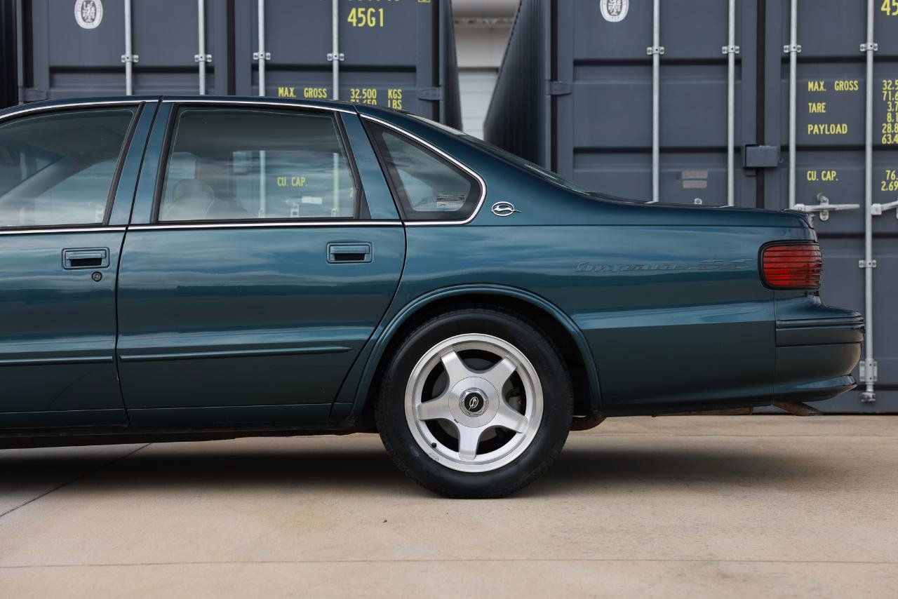 Used 1996 Chevrolet Caprice SS RWD image 28