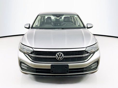 Used 2022 Volkswagen Jetta SE FWD image 2