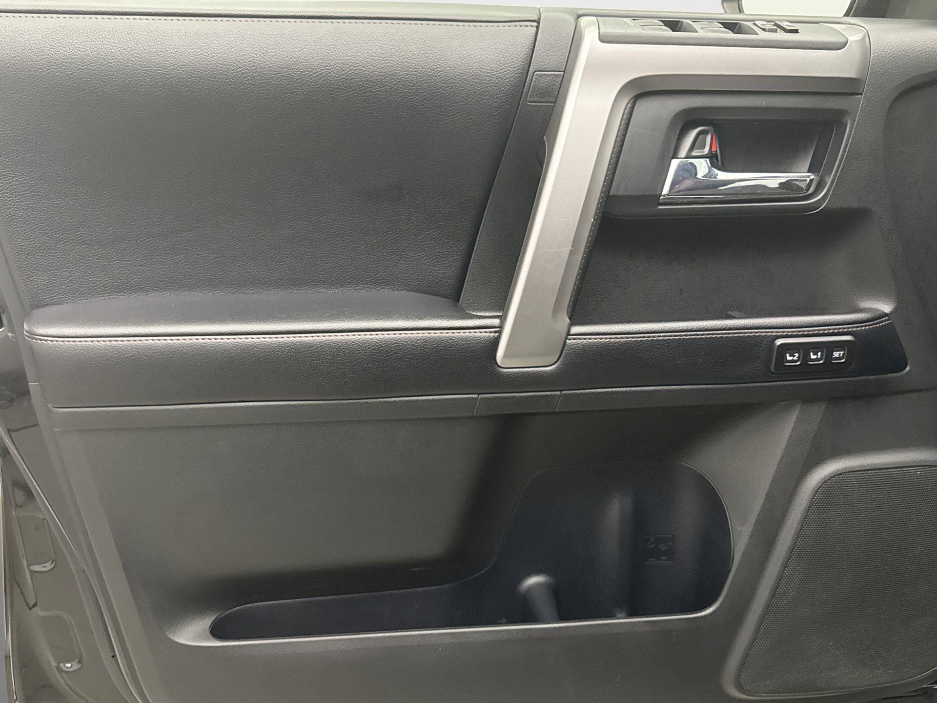 Used 2017 Toyota 4Runner Limited AWD/4WD image 9
