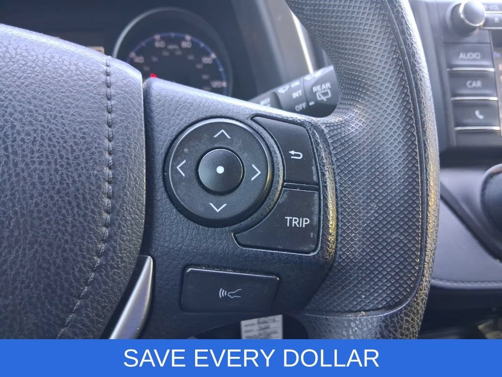 Used 2018 Toyota RAV4 LE FWD image 13