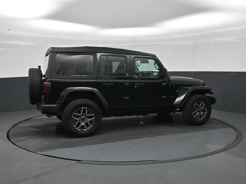 Used 2025 Jeep Wrangler Unlimited Sahara AWD/4WD image 9