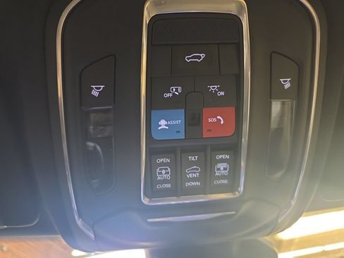 Used 2023 Jeep Grand Cherokee Limited RWD image 23