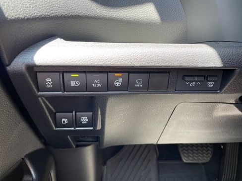 Used 2026 Toyota Sienna Platinum AWD/4WD image 29