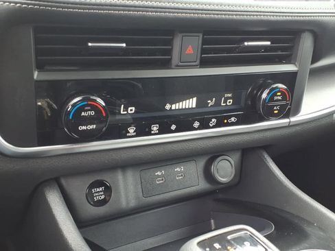 Used 2024 Nissan Rogue SV AWD/4WD image 18