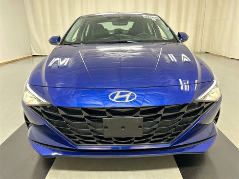 Used 2023 Hyundai Elantra SEL image 3