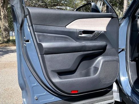 Used 2024 Toyota Grand Highlander Limited image 17