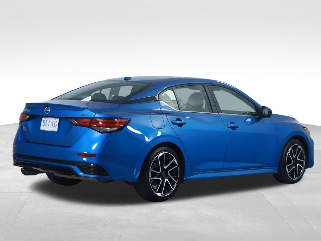 Used 2025 Nissan Sentra SR w/ SR Premium Package FWD image 13