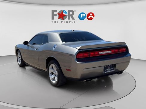 Used 2012 Dodge Challenger SXT image 3