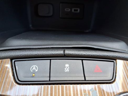 Used 2023 GMC Acadia SLE image 24