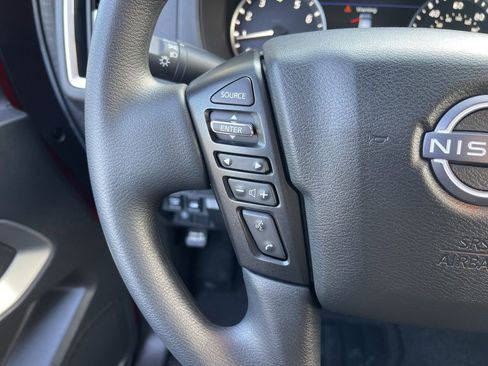 Used 2025 Nissan Frontier SV AWD/4WD image 17