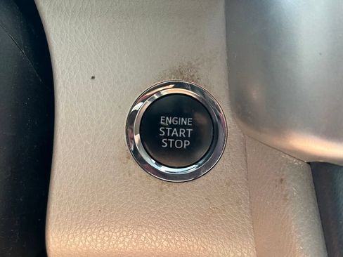 Used 2018 Toyota Highlander Limited FWD image 32