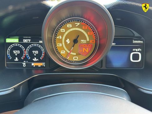 Used 2019 Ferrari Portofino RWD image 29