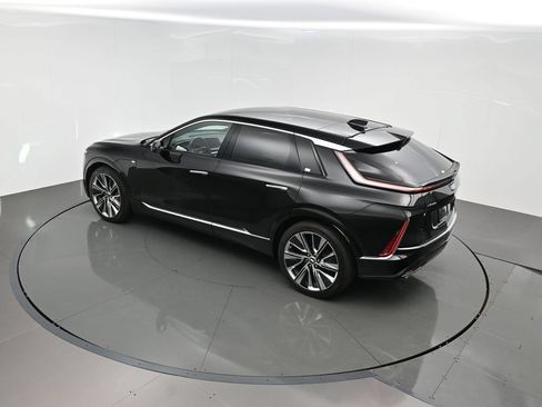 Used 2026 Cadillac Lyriq Signature Luxury AWD/4WD image 39