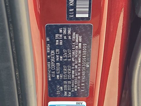 Used 2025 Kia Carnival FWD image 32