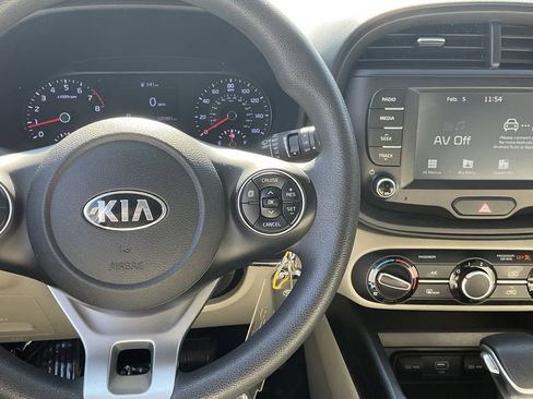 Used 2020 Kia Soul LX image 40