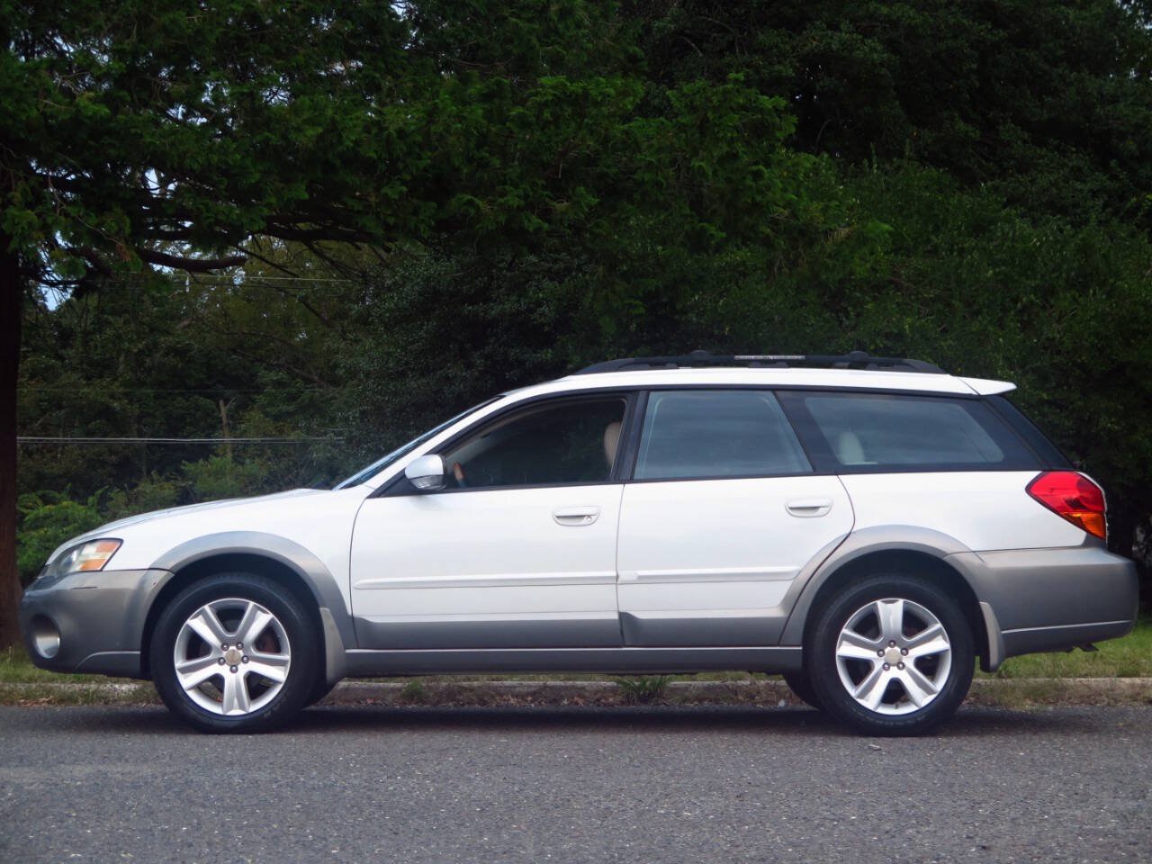 Used 2005 Subaru Outback 3.0R Limited AWD/4WD image 2