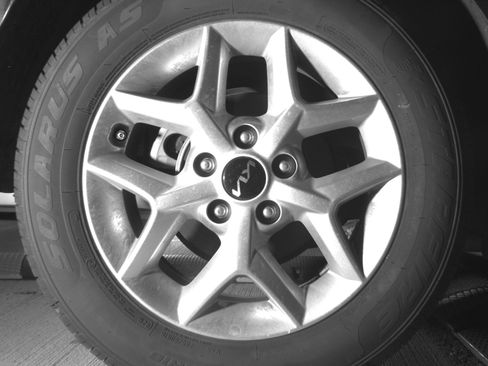 Used 2025 Kia Soul LX w/ LX Technology Package FWD image 15