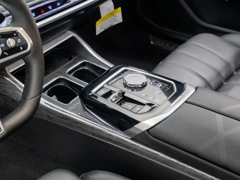 Used 2025 BMW i7 eDrive50 w/ M Sport Package image 12