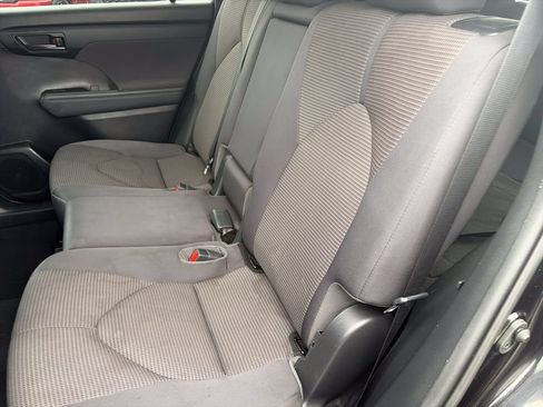 Used 2021 Toyota Highlander L FWD image 30