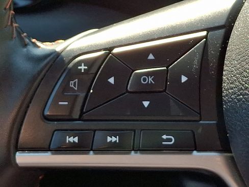 Used 2025 Nissan Sentra SR FWD image 21