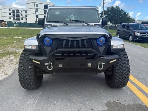 Used 2020 Jeep Wrangler Unlimited Sahara AWD/4WD image 2