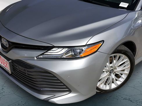 Used 2020 Toyota Camry XLE w/ Driver Assist Package FWD image 3