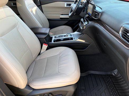 Used 2024 Ford Explorer Limited AWD/4WD image 12