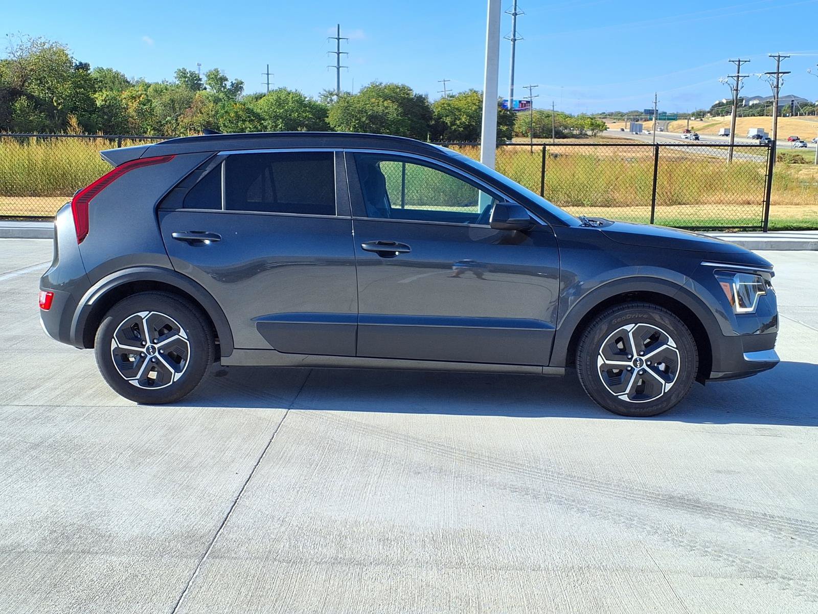 Used 2025 Kia Niro LX FWD image 10