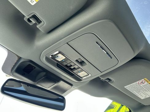 Used 2025 Ford F250 Lariat w/ Lariat Ultimate Package AWD/4WD image 31