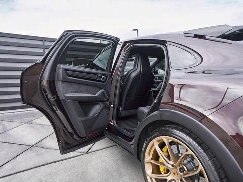 Used 2022 Porsche Cayenne Turbo GT image 27